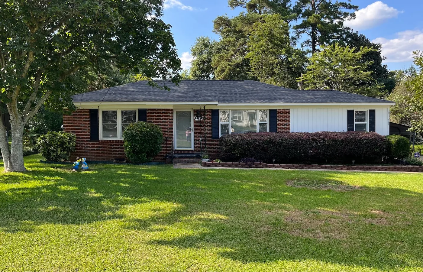1105 Azalea Dr hero photo