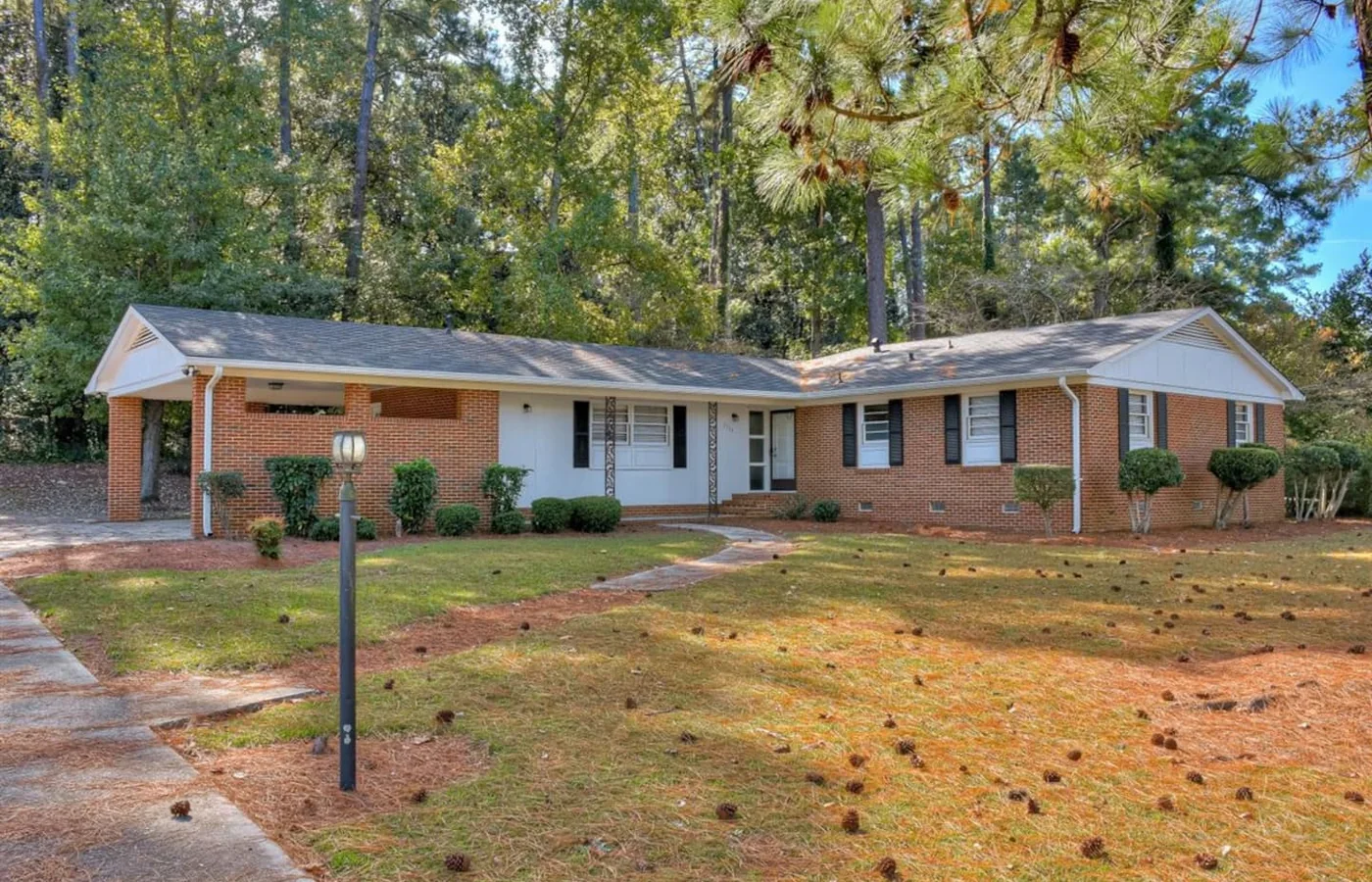 2714 Ingleside Dr hero photo