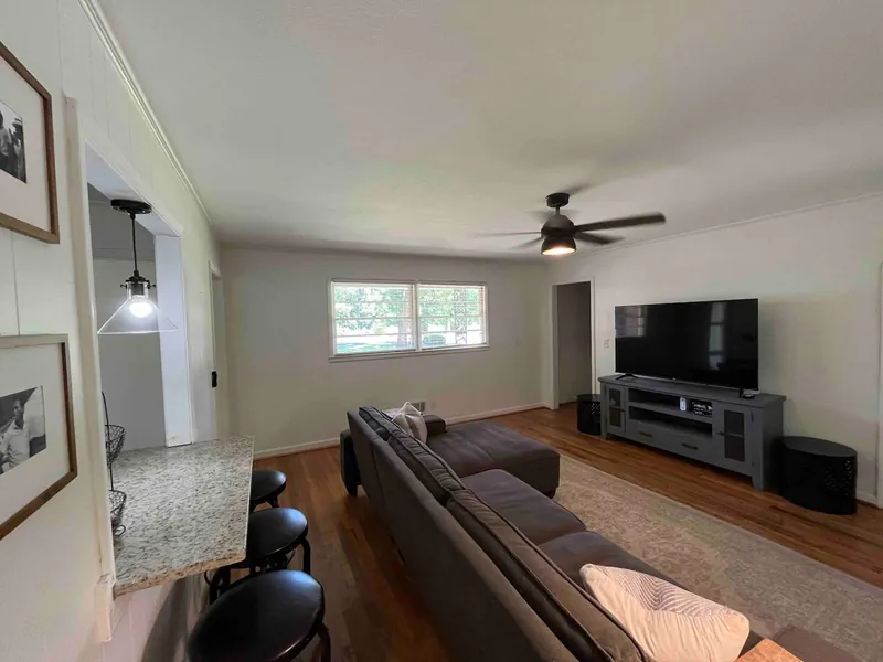 2714 Ingleside Dr photo